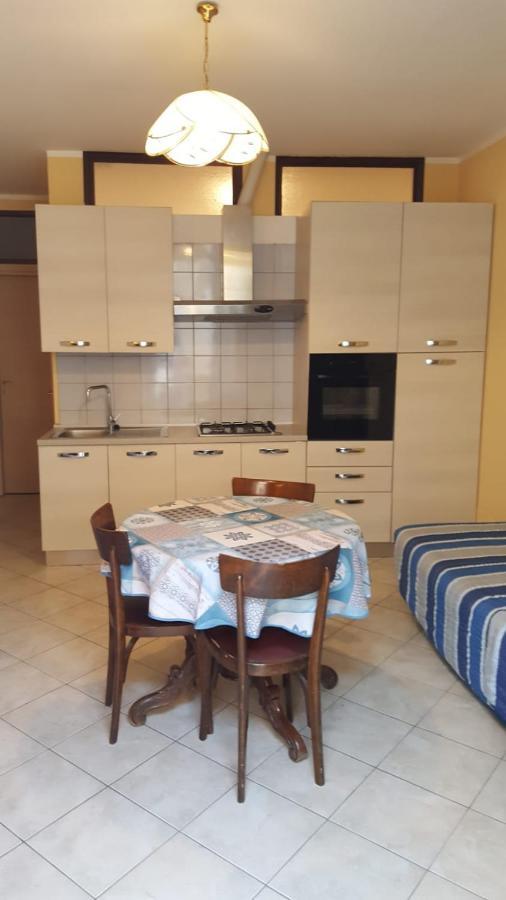 Torres Rojas Apartment Ivrea Exterior foto